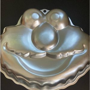 wilton cake pan-Elmo